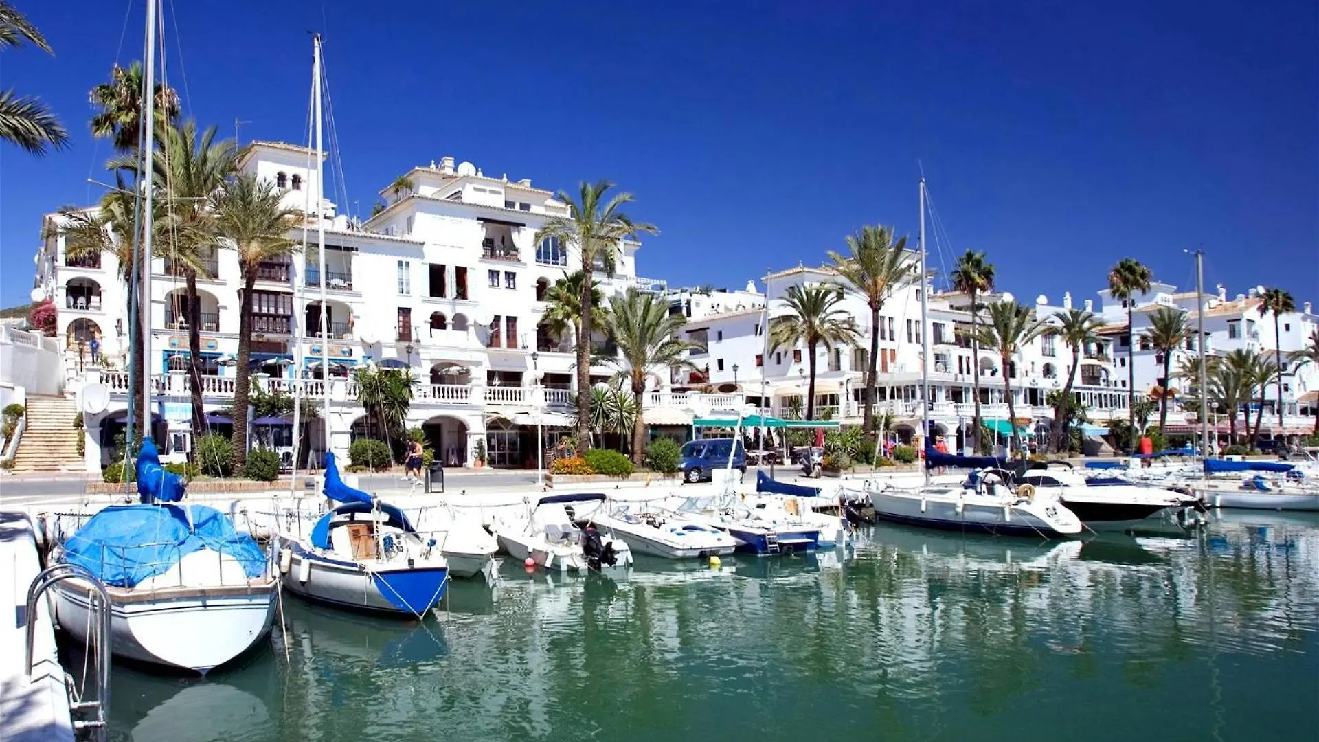 Beautiful Penthouse Apartment With Three Large Double Bedrooms In Casares Costa Buenas Noches 0*,